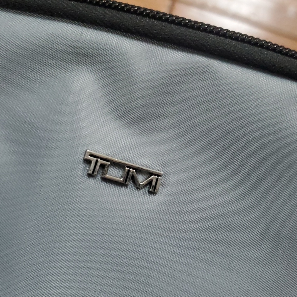 Tumi For Delta Small Travel Pouch - Picture 4 of 6